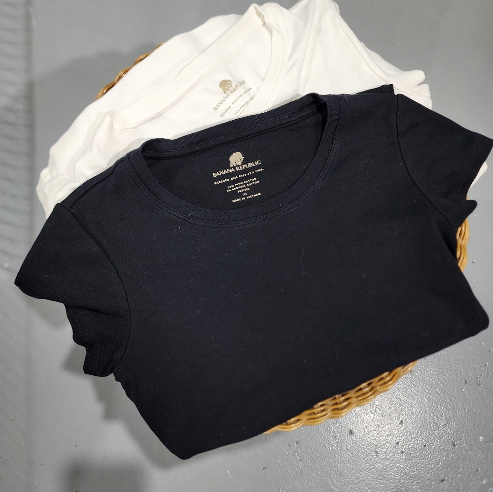 2 Banana Republic Pima cotton T shirts sz xs